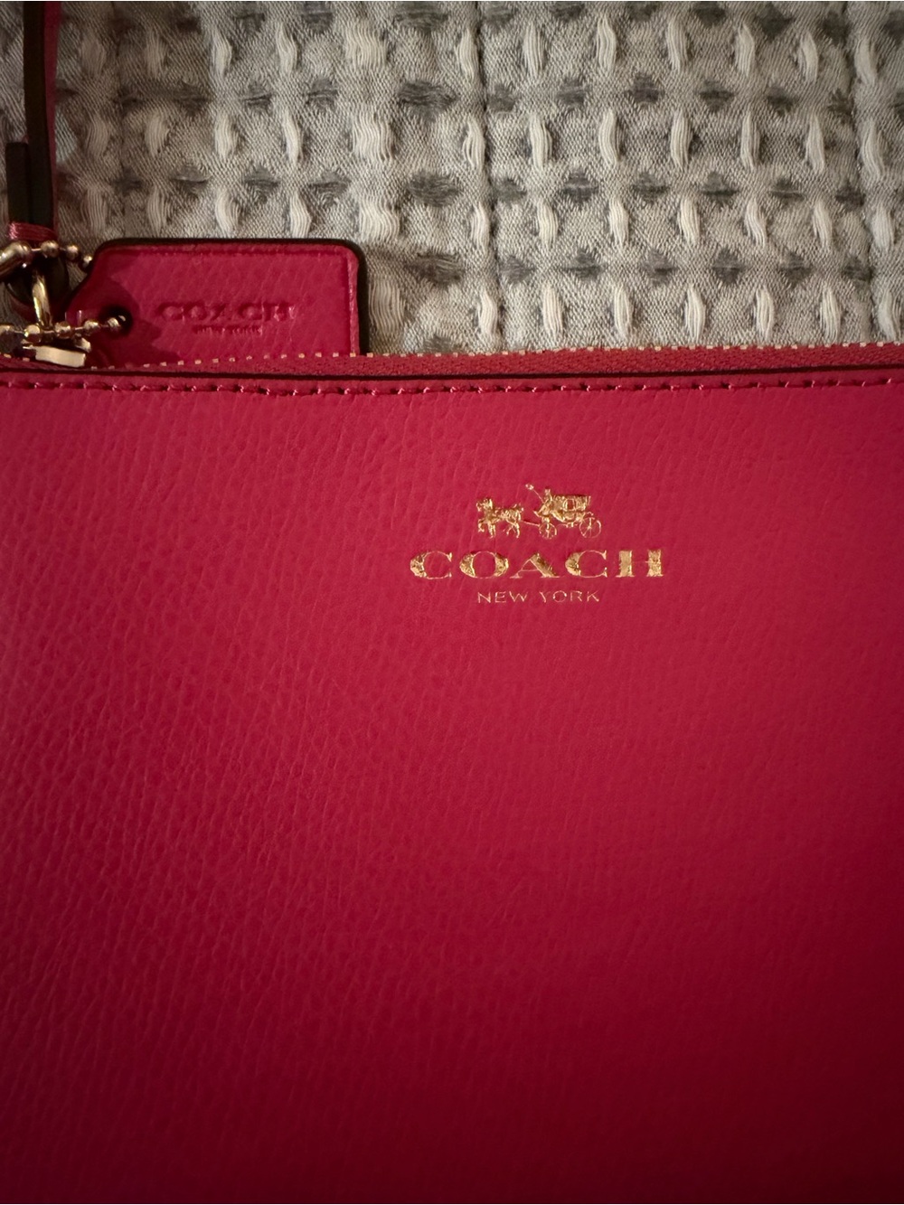 Coach Corner Wristlet! Hot Pink! Excellent condition! - Picture 3 of 8
